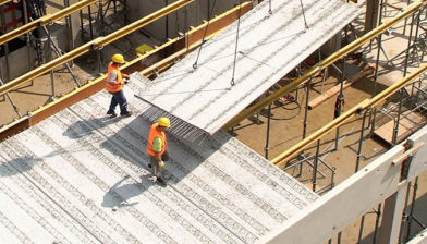 Van Thuyne produceert voorgespannen predallen en zorgt voor transport en plaatsing op je werf